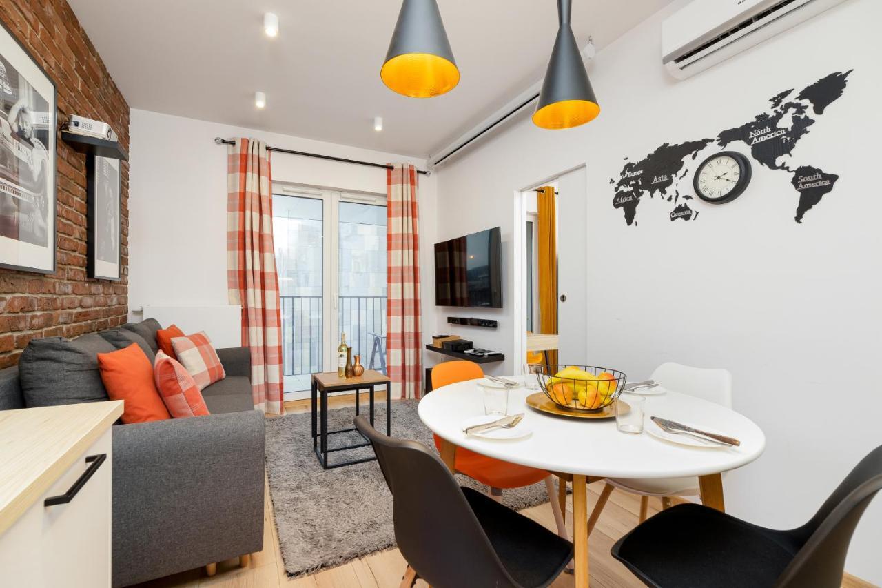 Movie Jacuzzi Apartment At The Main Station By Noclegi Renters Краков Экстерьер фото